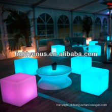 Cubo iluminado bar ou noite clube conduzido